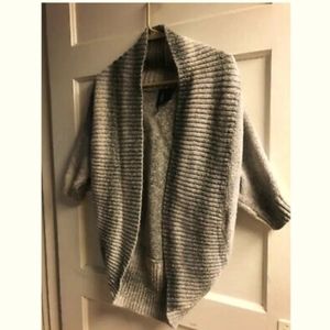 Multicolored elbow sleeved sweater shrug